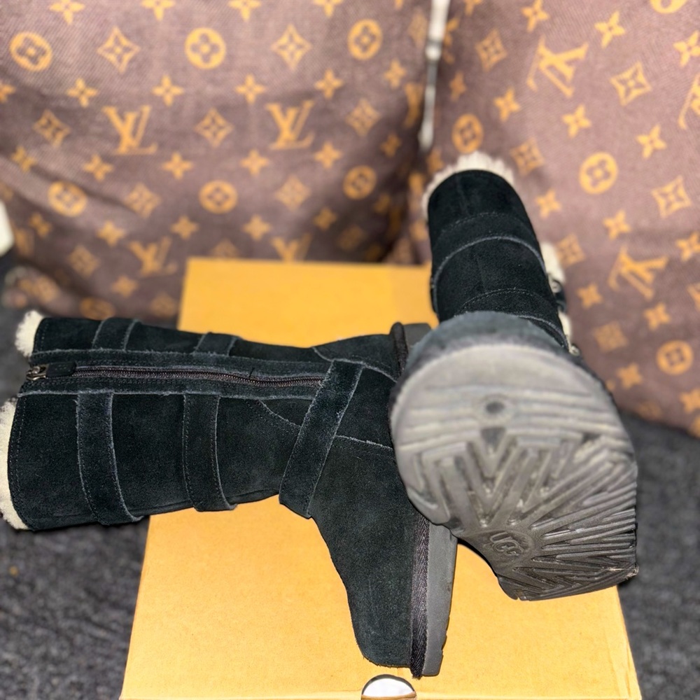 UGG - Picture 5 of 10